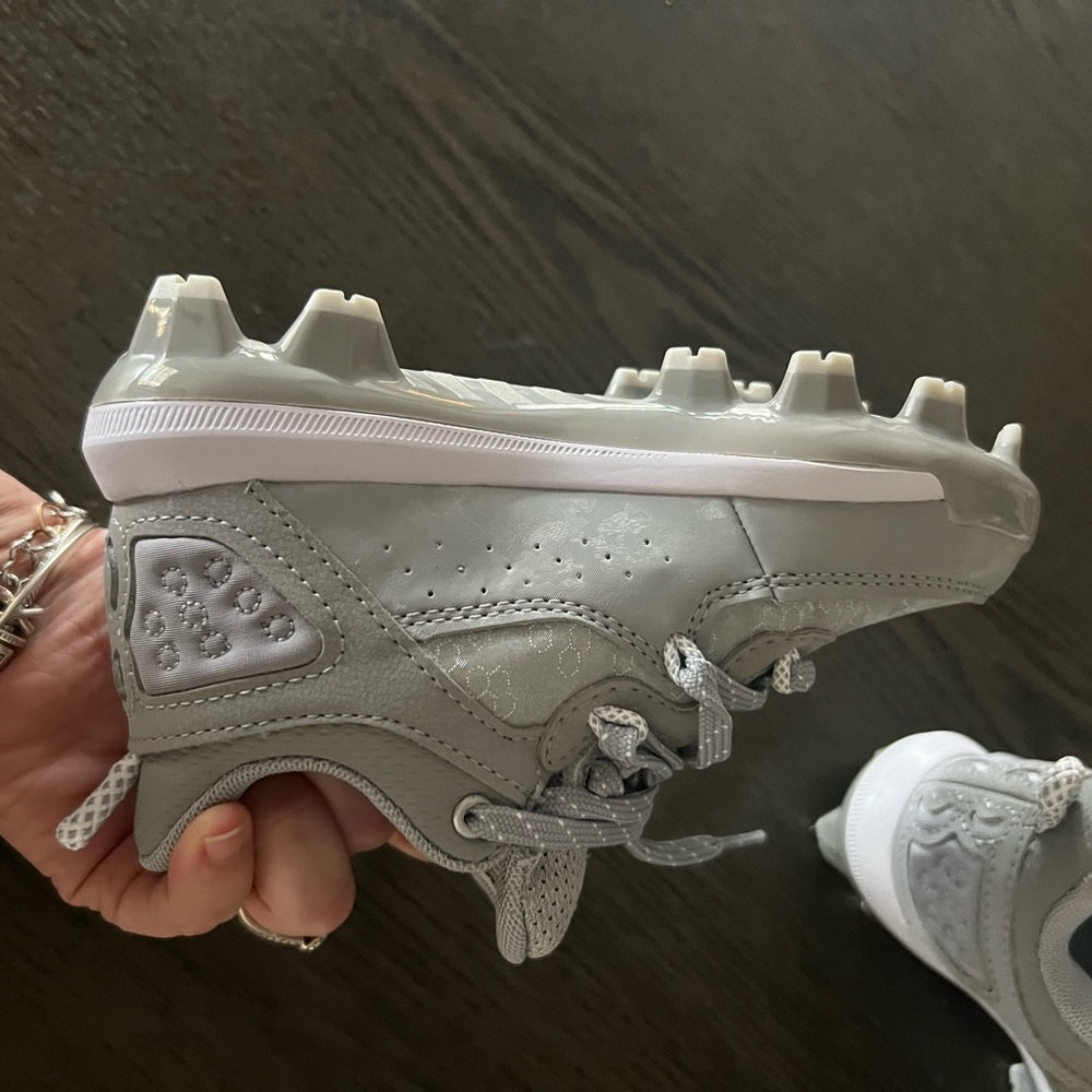 Under Armour Gray Kids Cleats Baseball - Picture 6 of 13